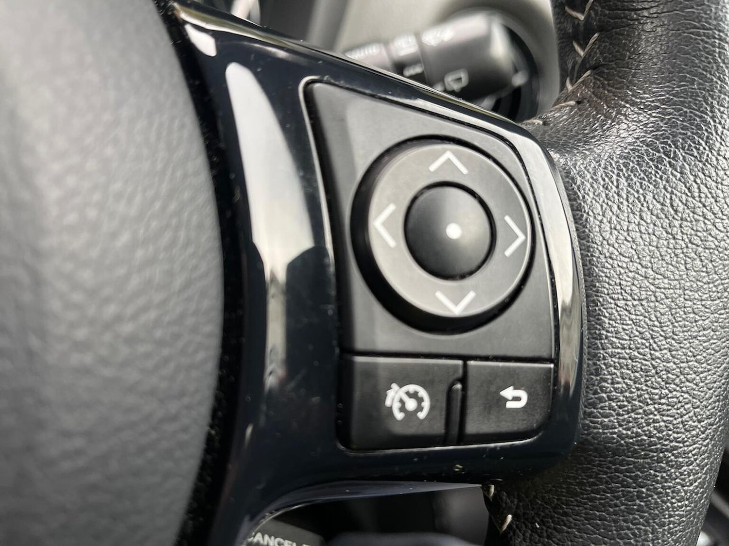 Used Toyota Yaris 2019 for sale - 76129051: Photo 25