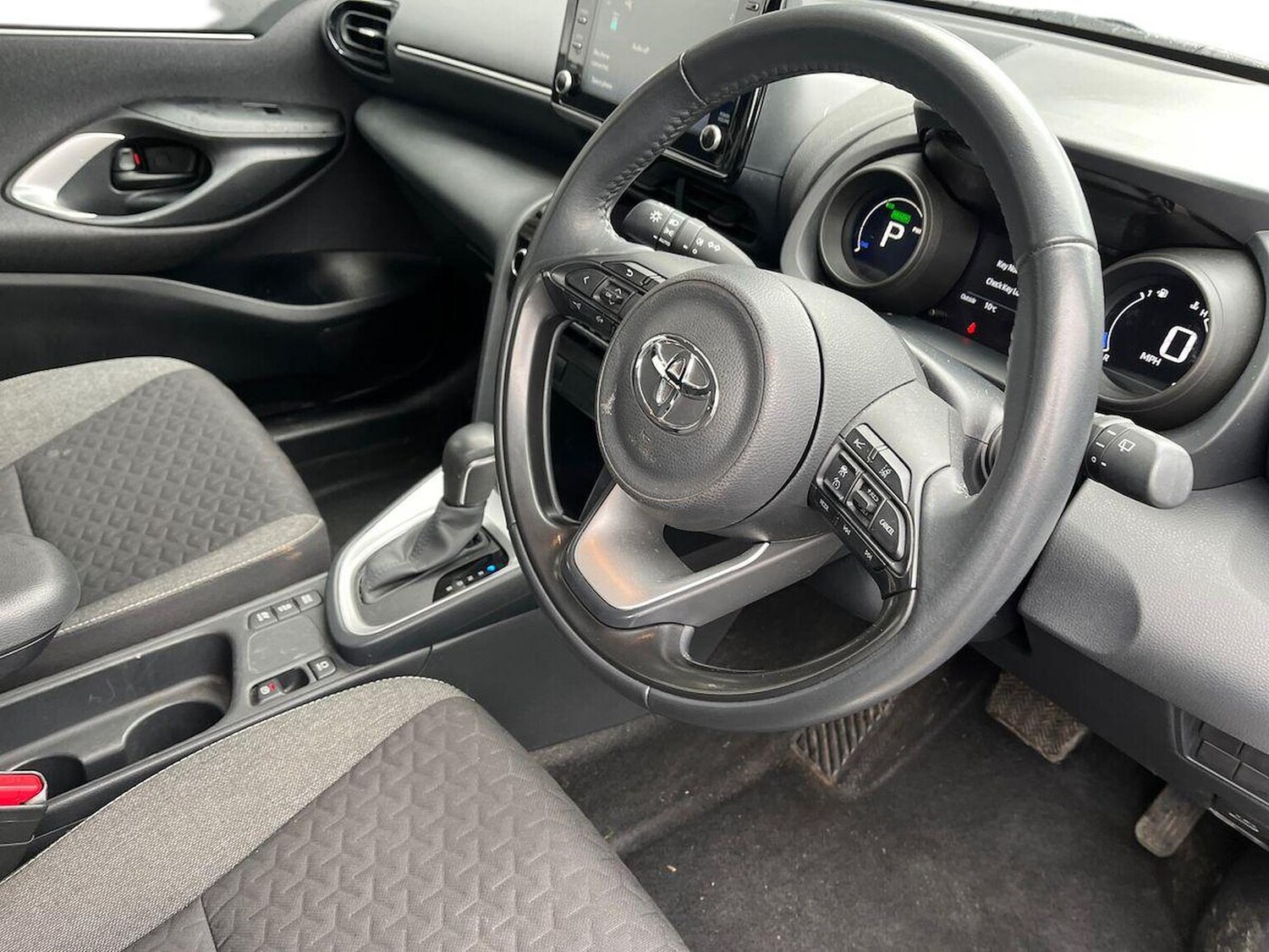 Used Toyota Yaris Cross 2023 for sale - 78039304: Photo 15
