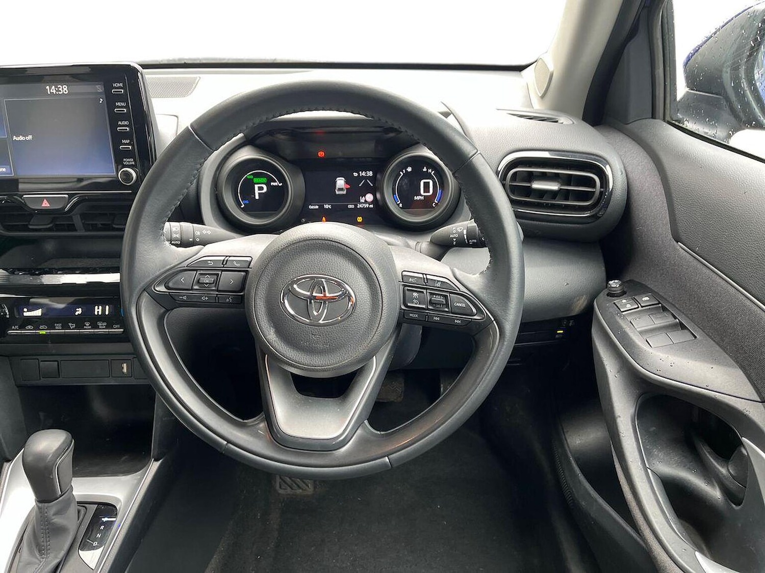 Used Toyota Yaris Cross 2023 for sale - 78039304: Photo 9