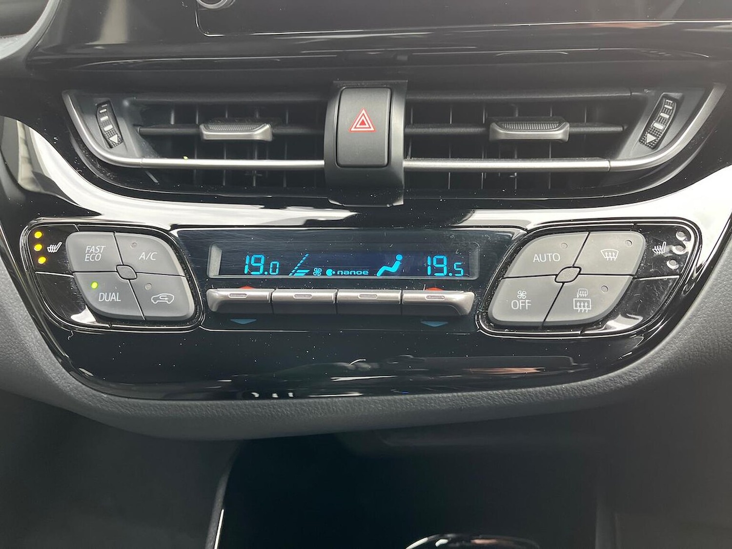 Used Toyota C-HR 2023 for sale - 76402422: Photo 12