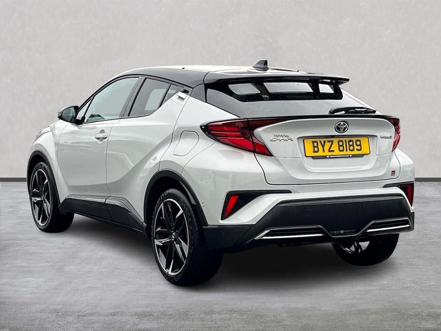 Used Toyota C-HR 2023 for sale - 76402422: Photo 2