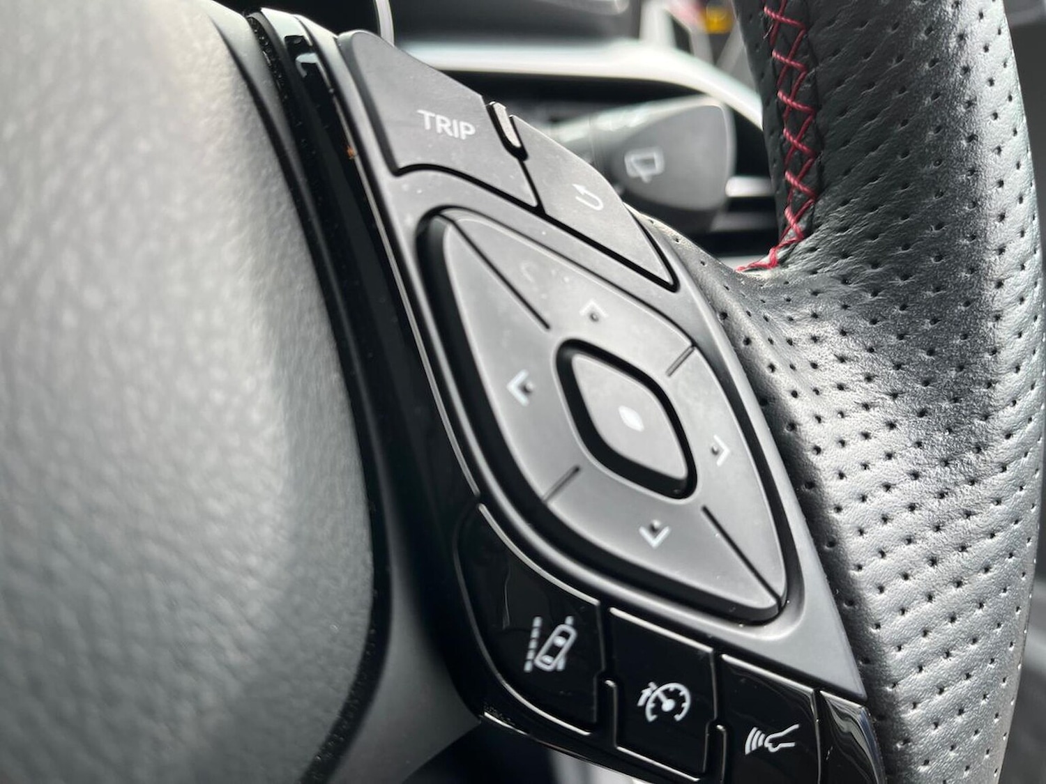 Used Toyota C-HR 2023 for sale - 76402422: Photo 26