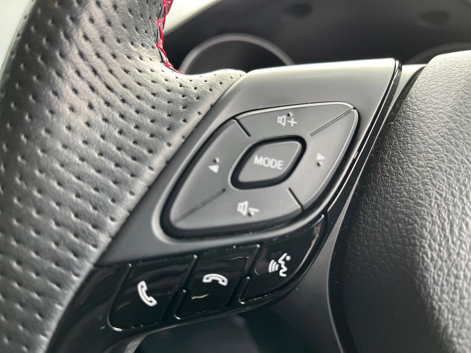 Used Toyota C-HR 2023 for sale - 76402422: Photo 27