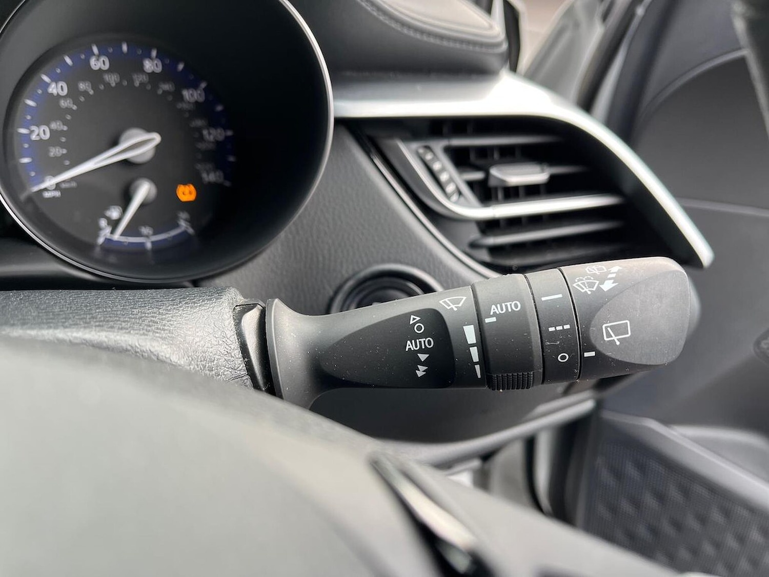 Used Toyota C-HR 2023 for sale - 76402422: Photo 28