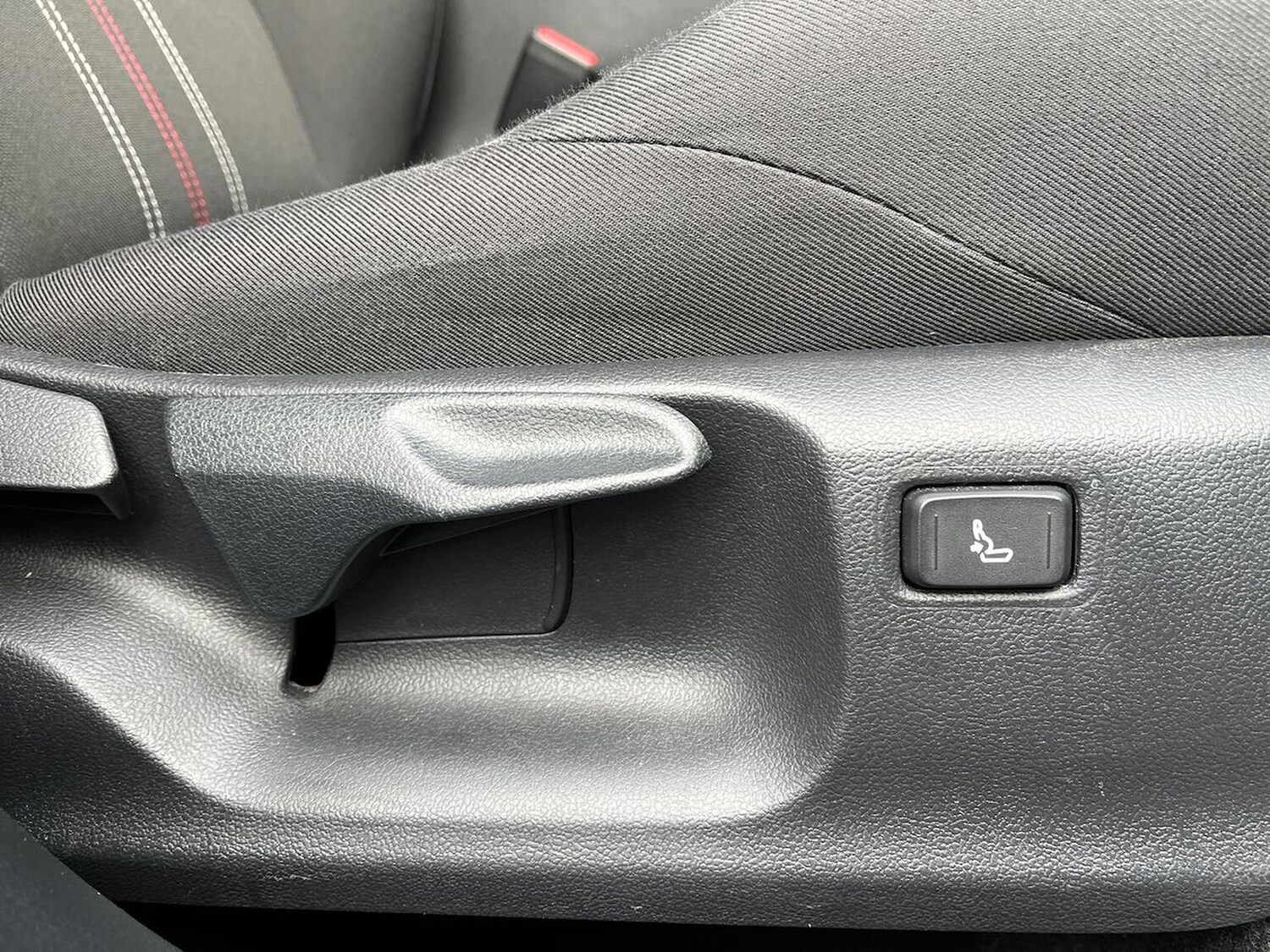 Used Toyota C-HR 2023 for sale - 76402422: Photo 30