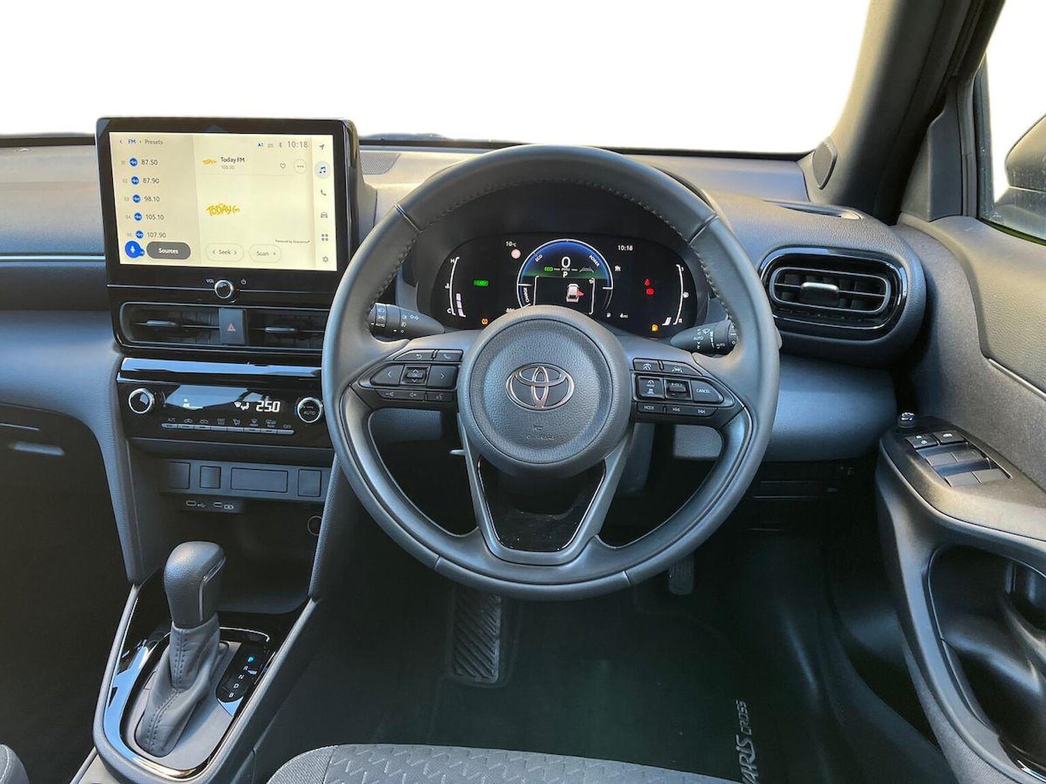 Used Toyota Yaris Cross 2024 for sale - 76357917: Photo 9