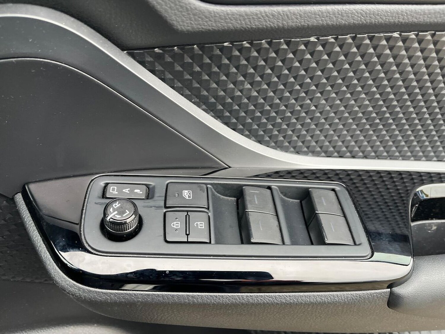 Used Toyota C-HR 2023 for sale - 76193146: Photo 21