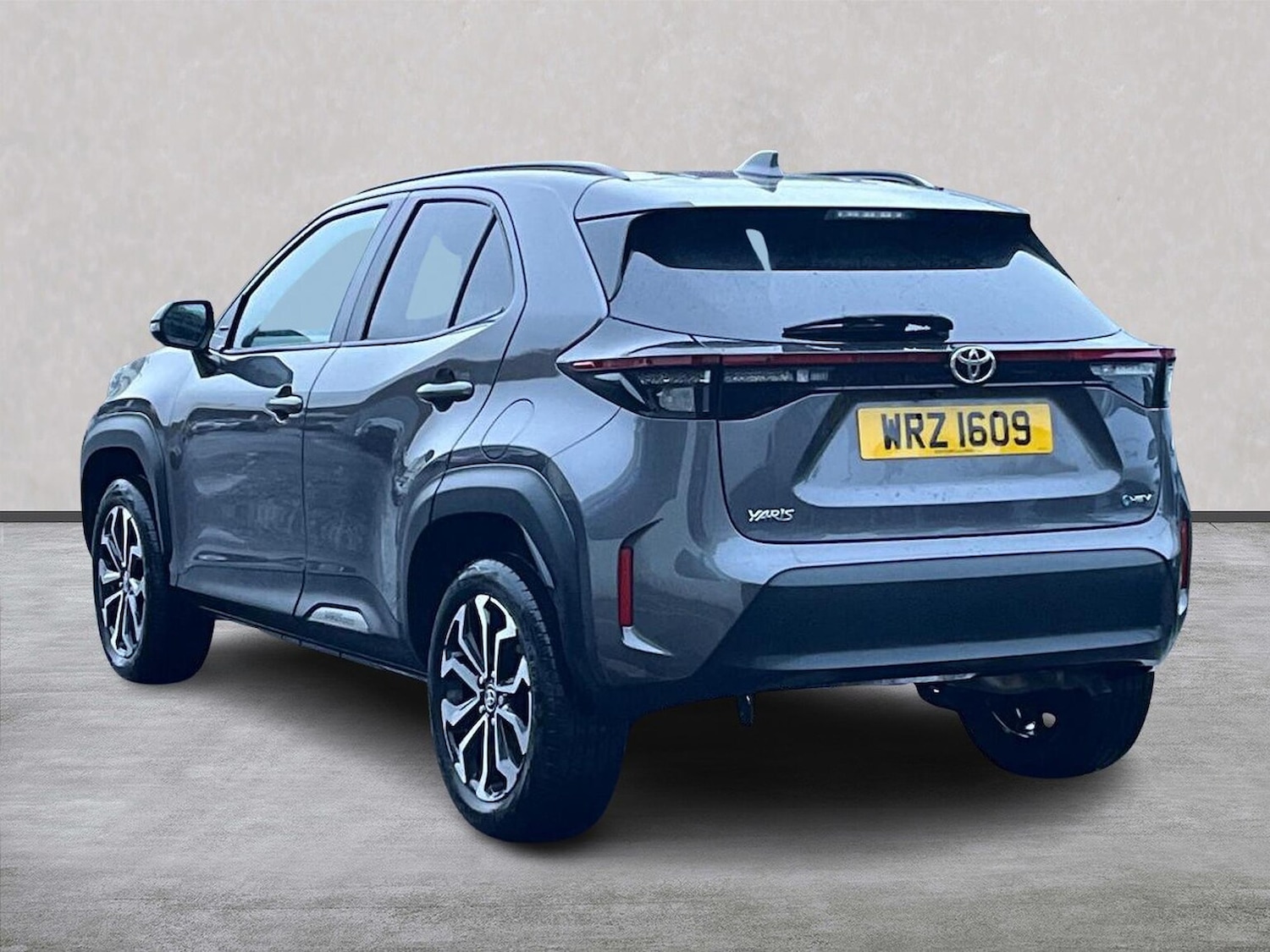 Used Toyota Yaris Cross 2024 for sale - 76402428: Photo 2