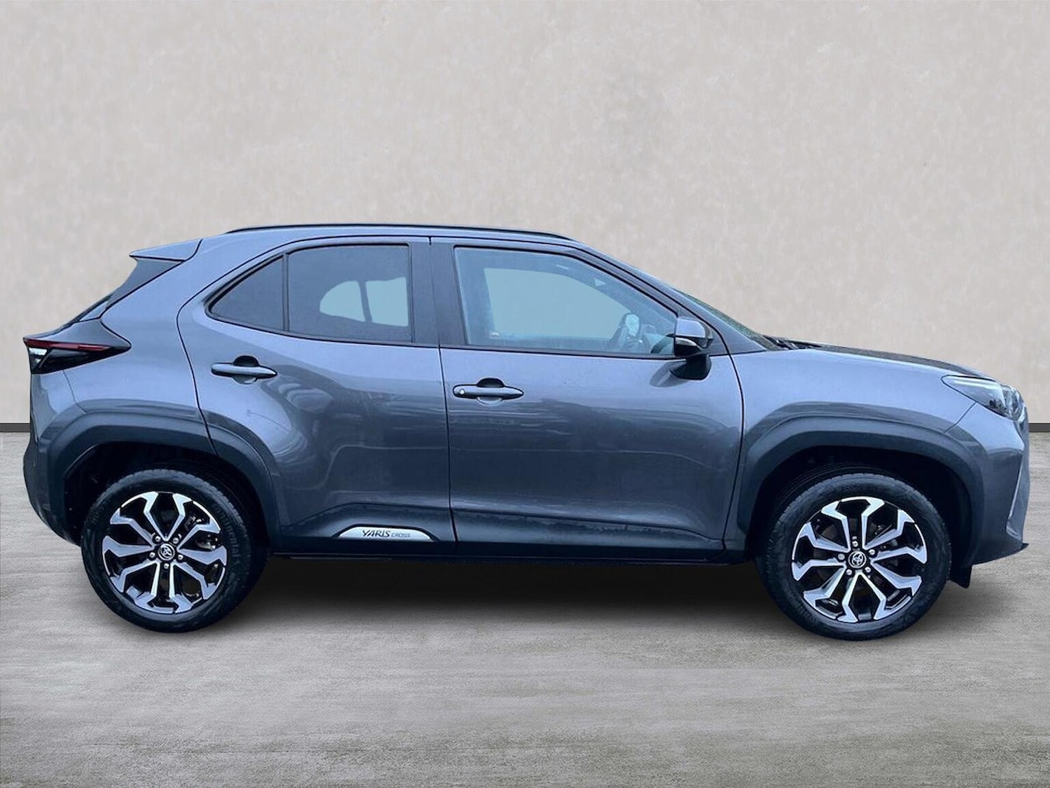 Used Toyota Yaris Cross 2024 for sale - 76402428: Photo 3