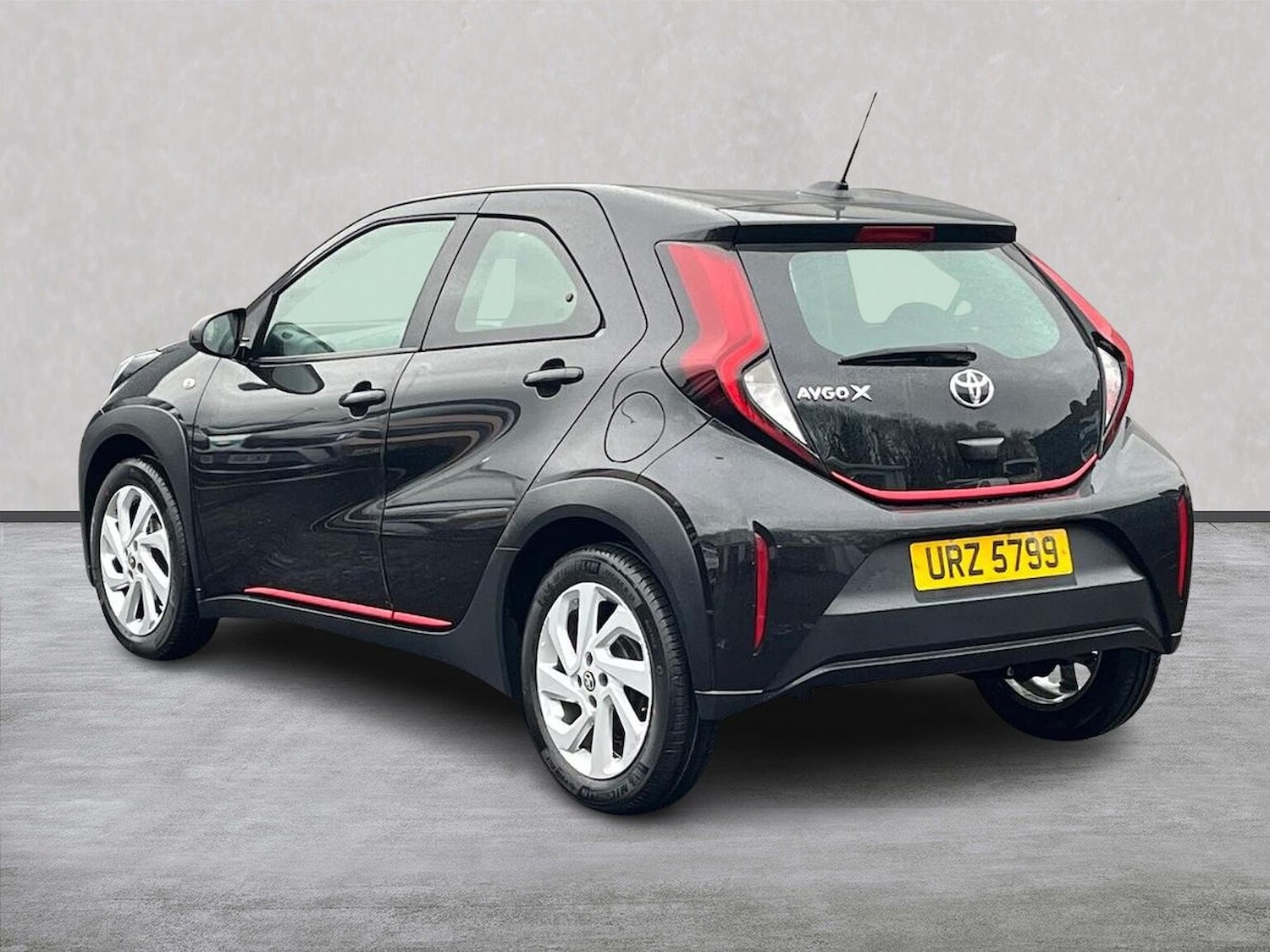 Used Toyota Aygo X 2023 for sale - 76963505: Photo 2