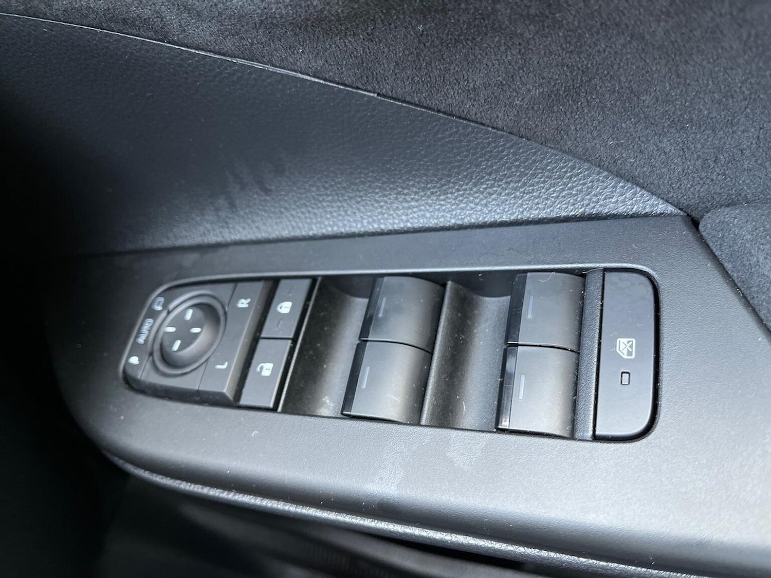 Used Toyota C-HR 2025 for sale - 78079392: Photo 21