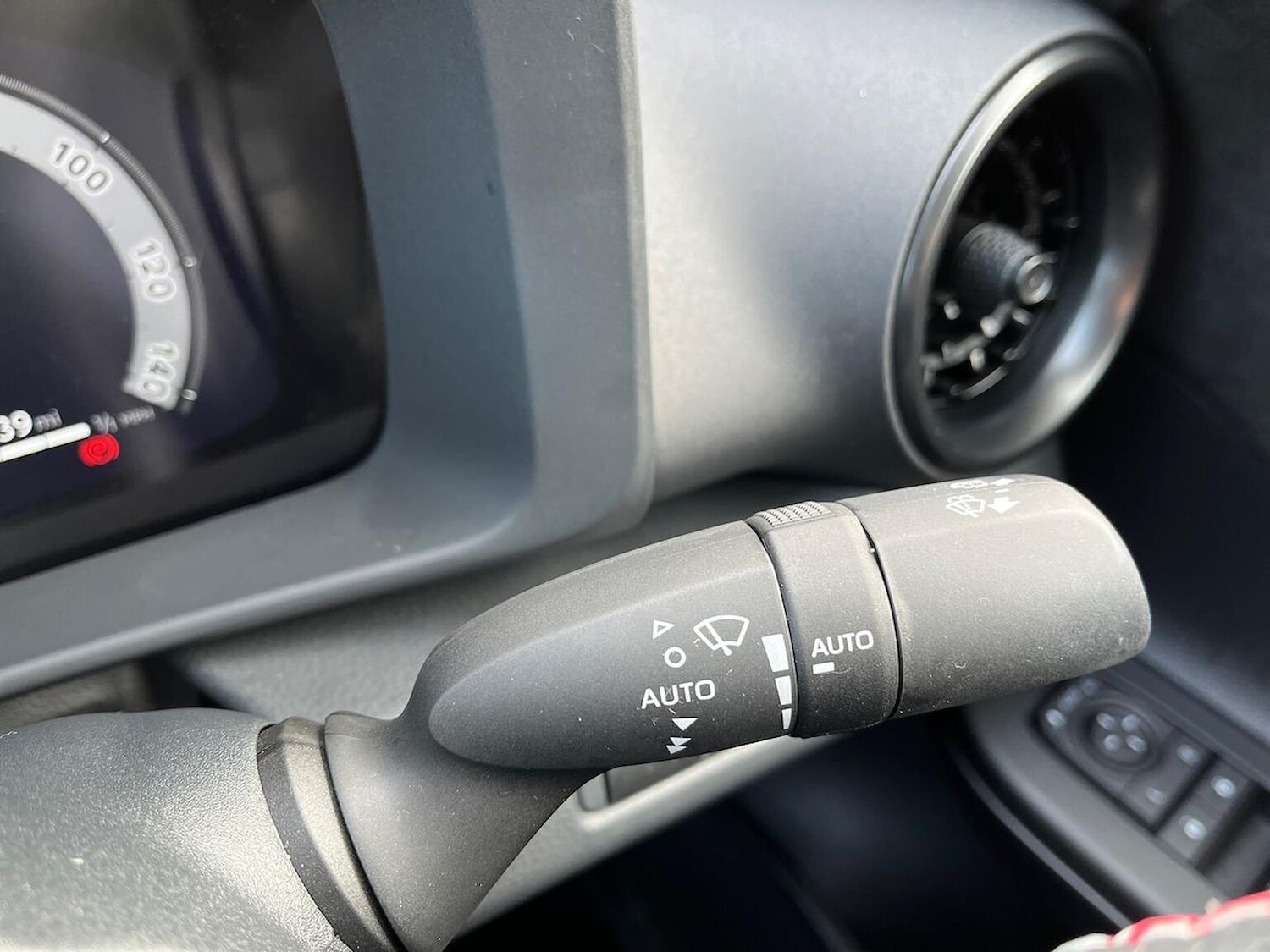 Used Toyota C-HR 2025 for sale - 78079392: Photo 28