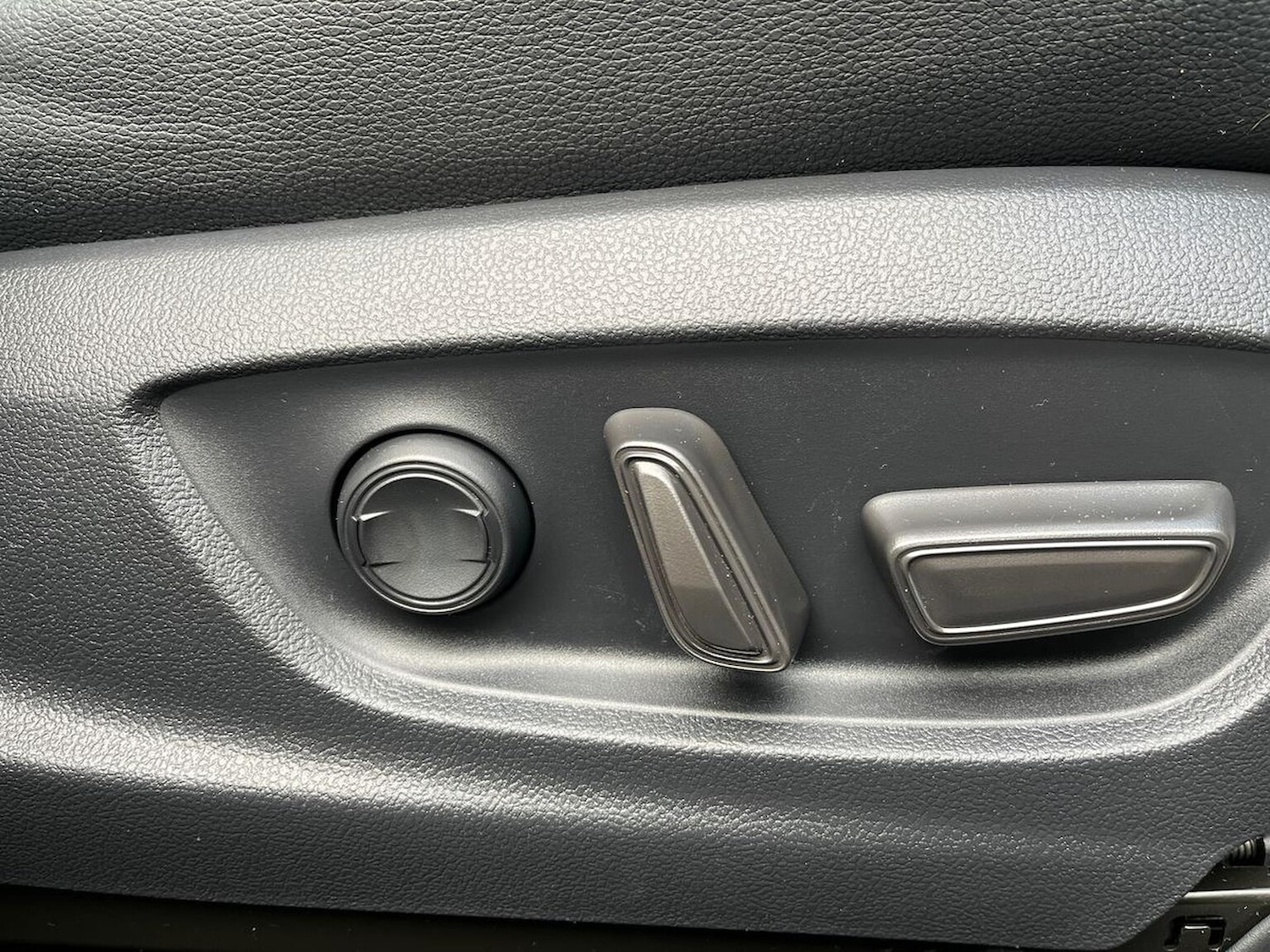 Used Toyota C-HR 2025 for sale - 78079392: Photo 30