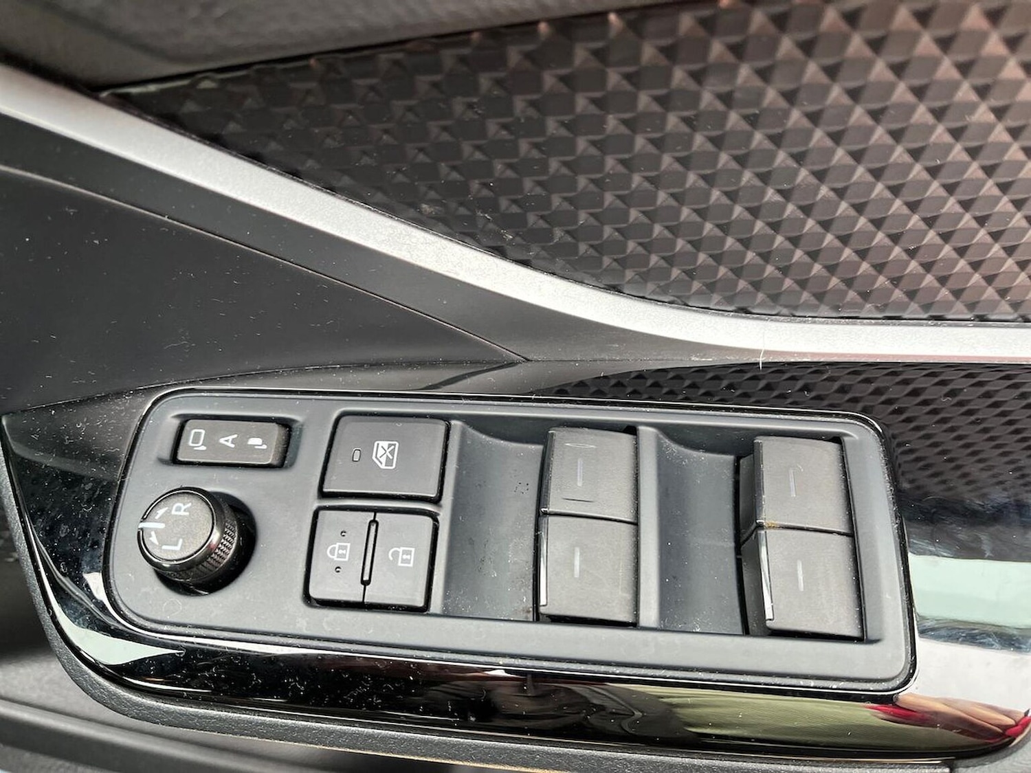 Used Toyota C-HR 2023 for sale - 78193123: Photo 23