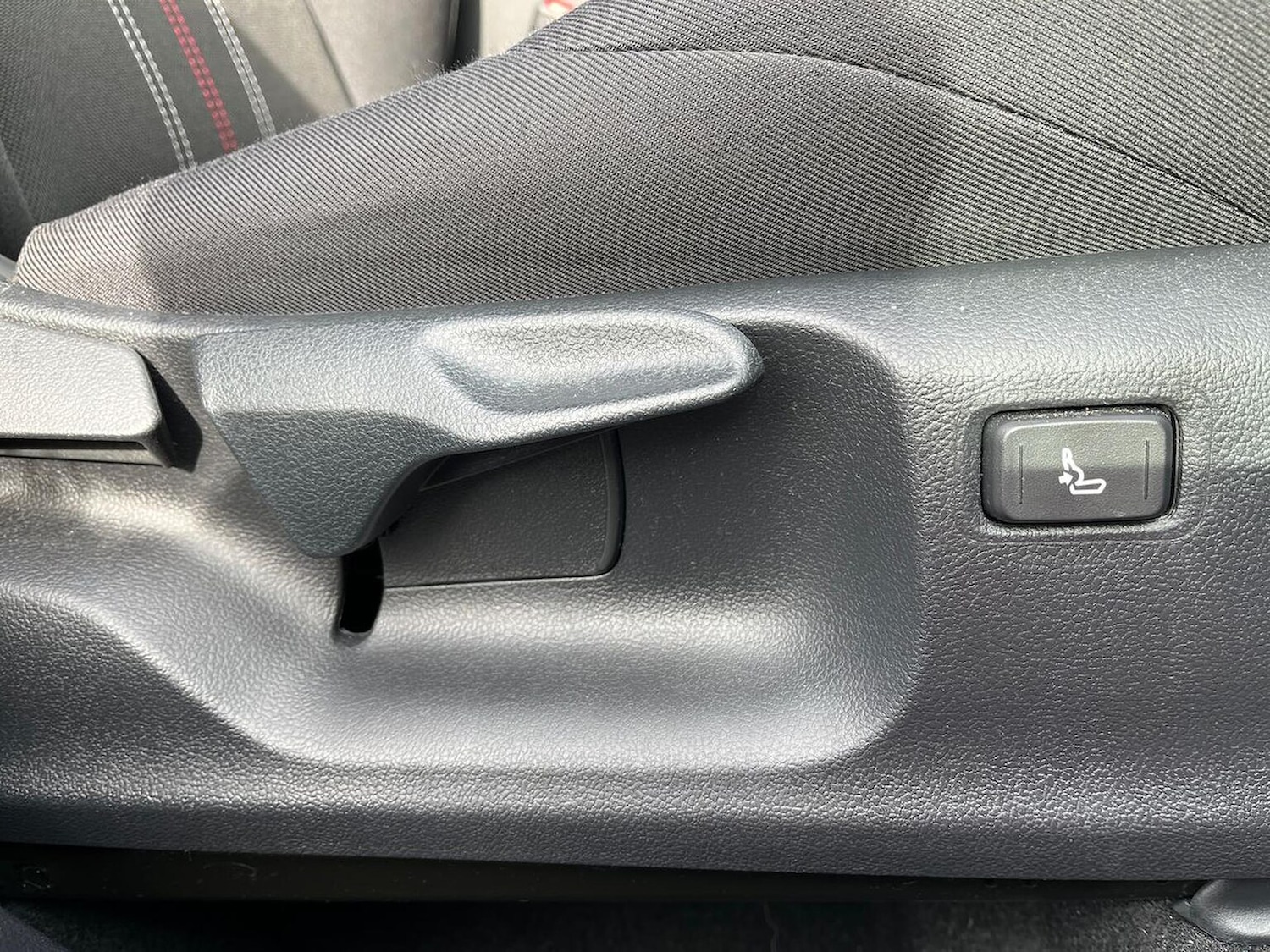 Used Toyota C-HR 2023 for sale - 78193123: Photo 32