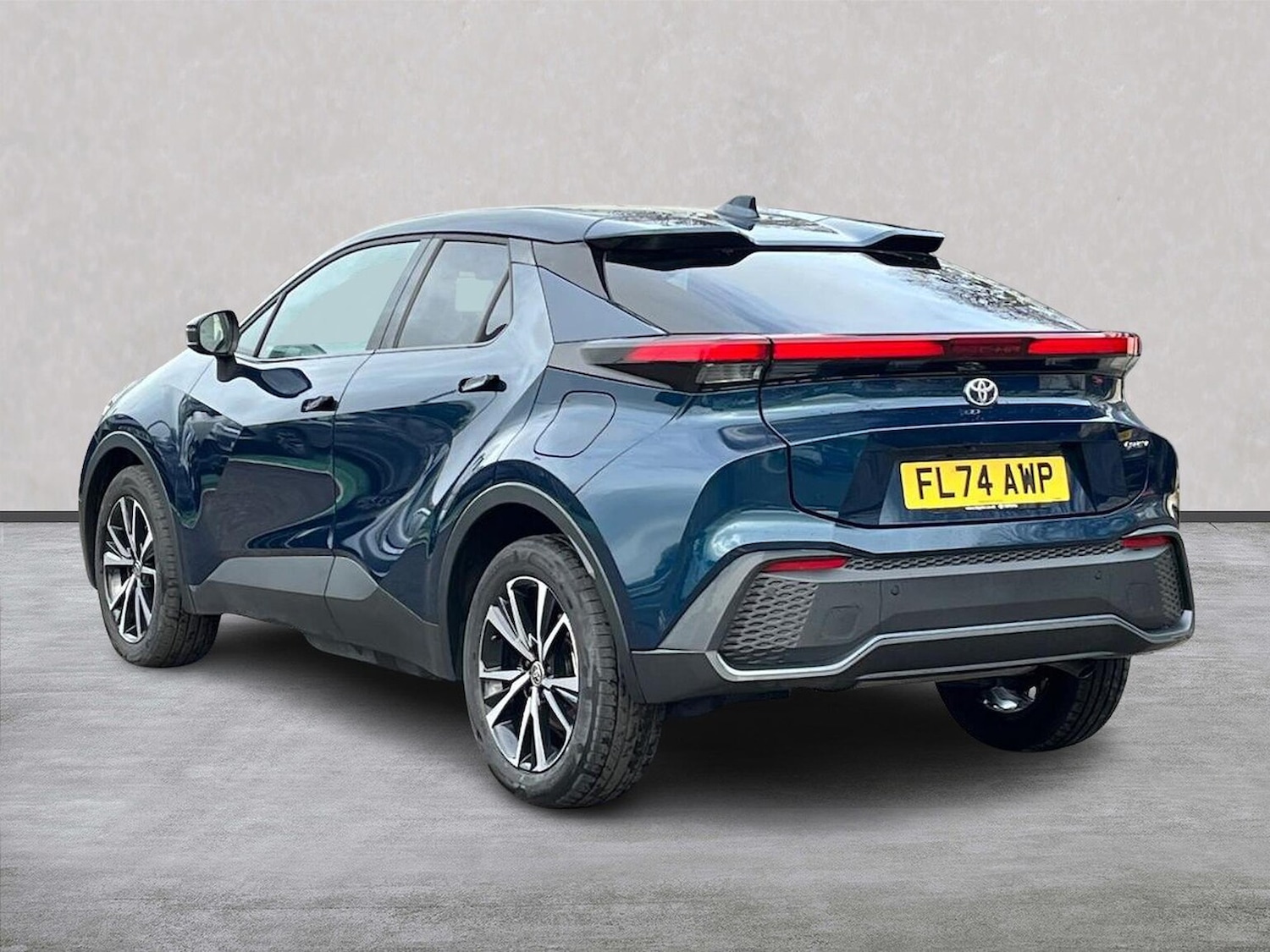 Used Toyota C-HR 2024 for sale - 76919016: Photo 2