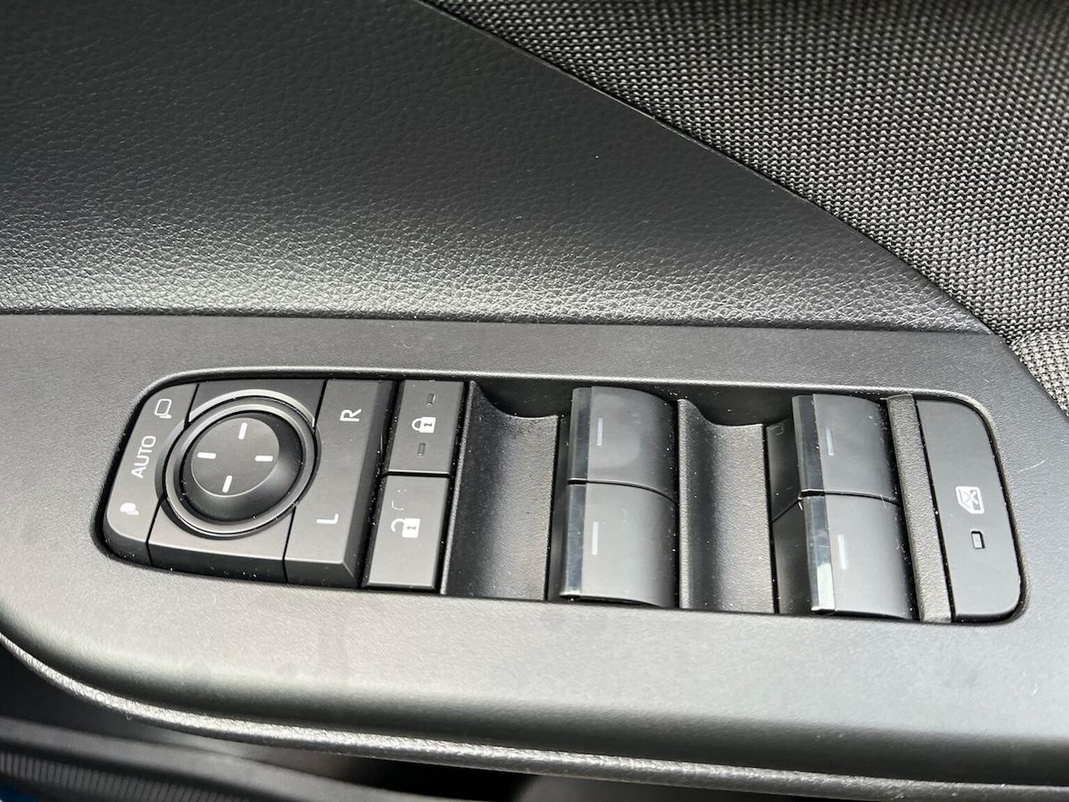 Used Toyota C-HR 2024 for sale - 76919016: Photo 21