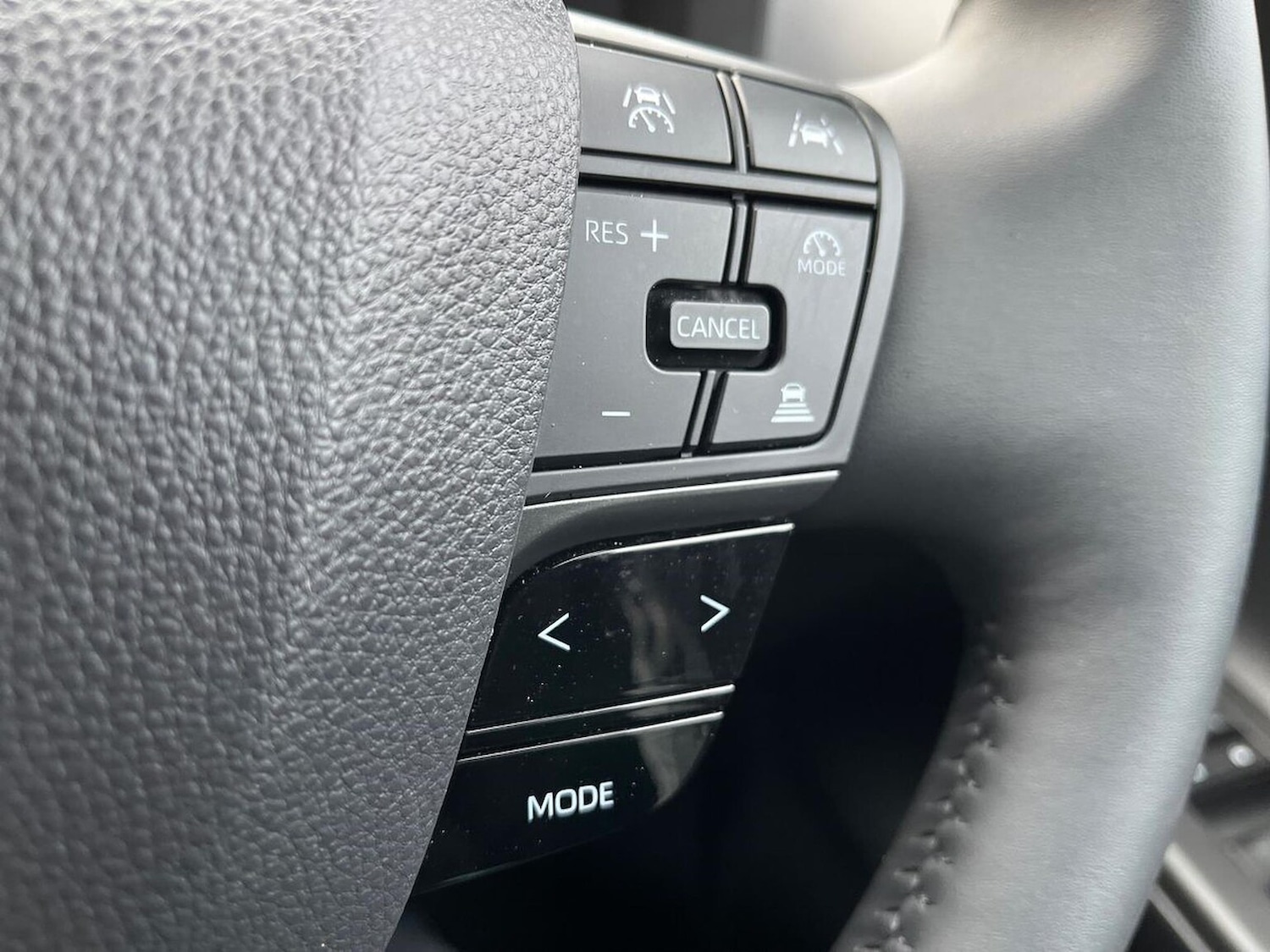 Used Toyota C-HR 2024 for sale - 76919016: Photo 26