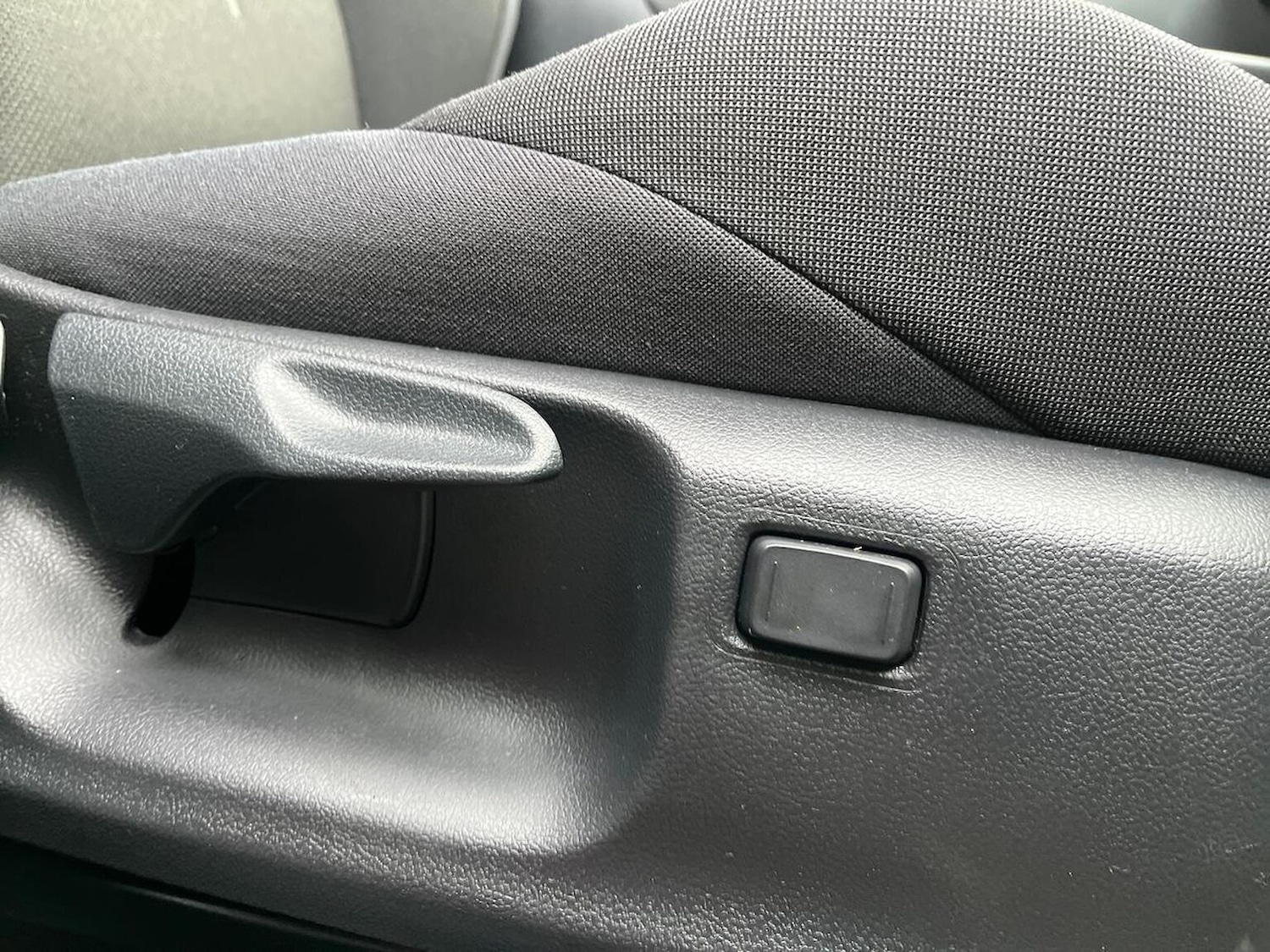 Used Toyota C-HR 2024 for sale - 76919016: Photo 30