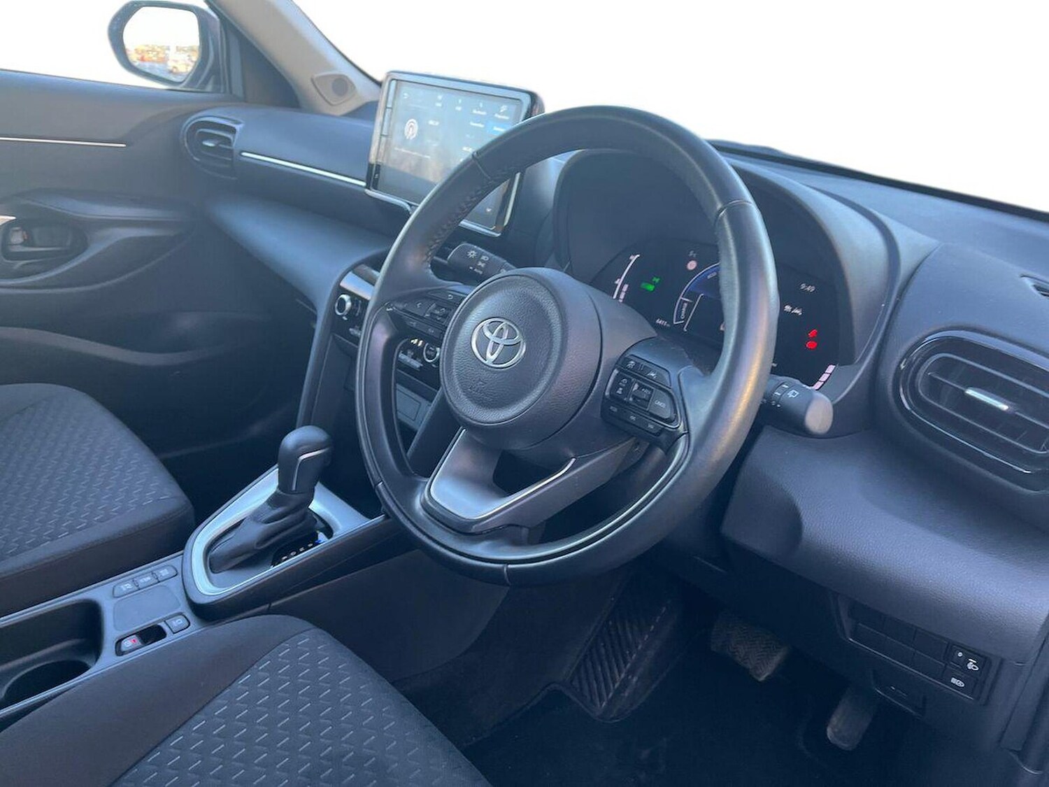 Used Toyota Yaris Cross 2024 for sale - 76770011: Photo 15