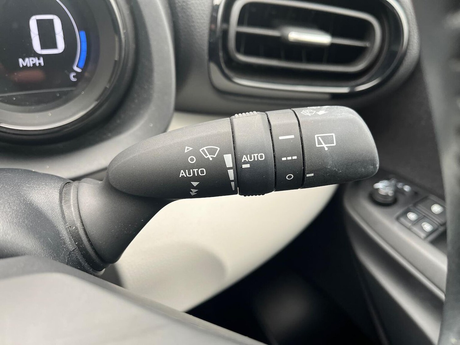 Used Toyota Yaris 2023 for sale - 76911254: Photo 28