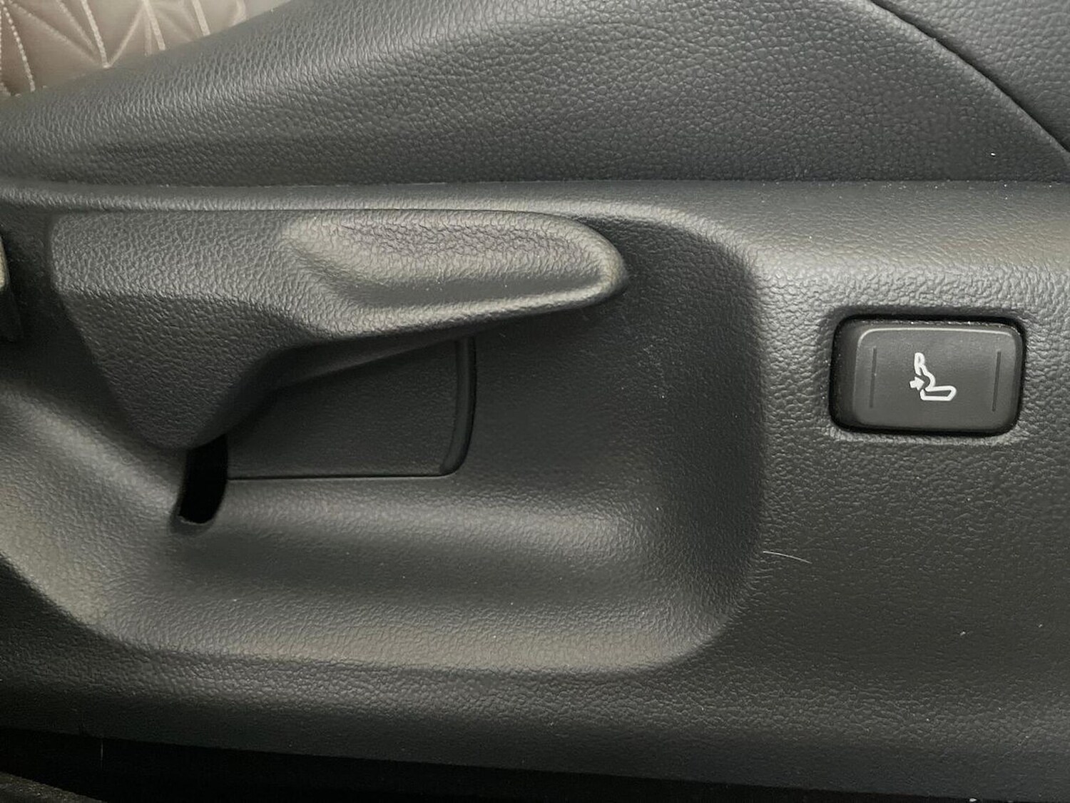 Used Toyota Yaris Cross 2023 for sale - 76532468: Photo 30