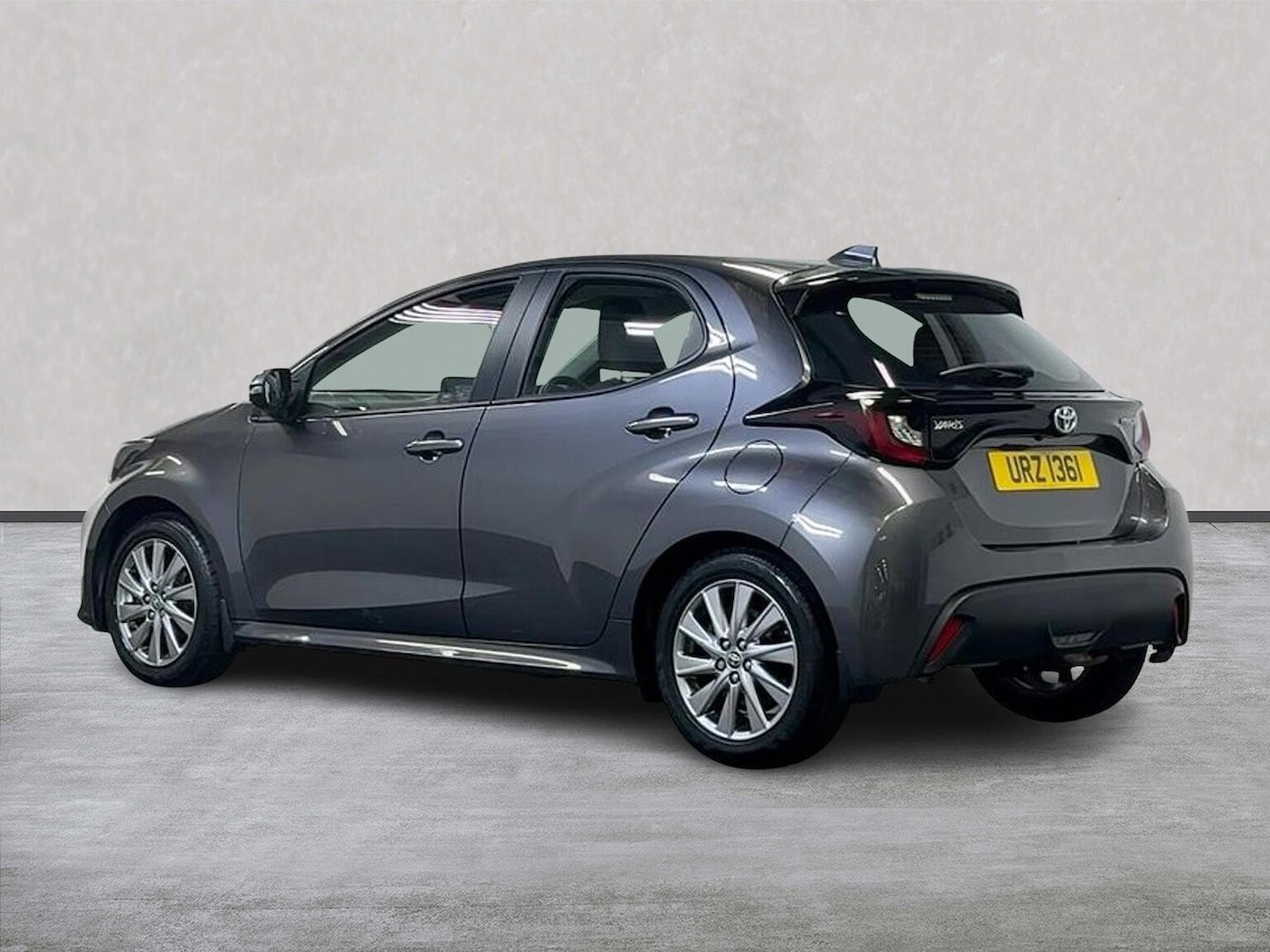 Used Toyota Yaris 2022 for sale - 76114251: Photo 2