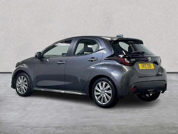 Used Toyota Yaris 2022 for sale - 76114251: Photo 2