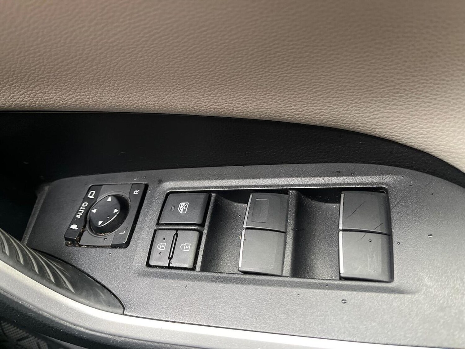 Used Toyota RAV4 2019 for sale - 78193075: Photo 23