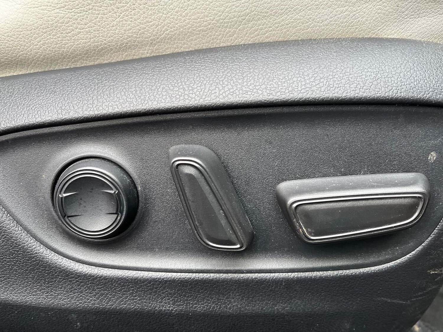 Used Toyota RAV4 2019 for sale - 78193075: Photo 32