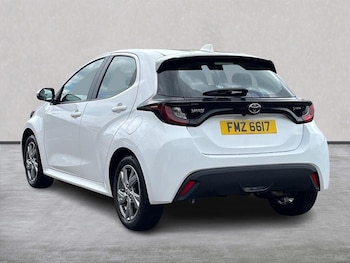 Used Toyota Yaris 2024 for sale - 79262513: Photo
