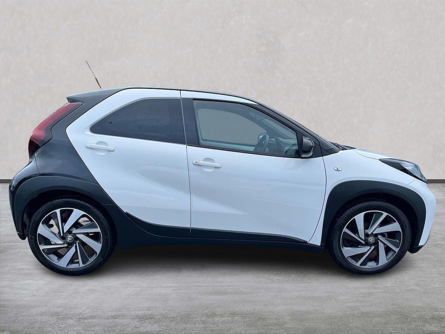 Used Toyota Aygo X 2024 for sale - 77802125: Photo 3