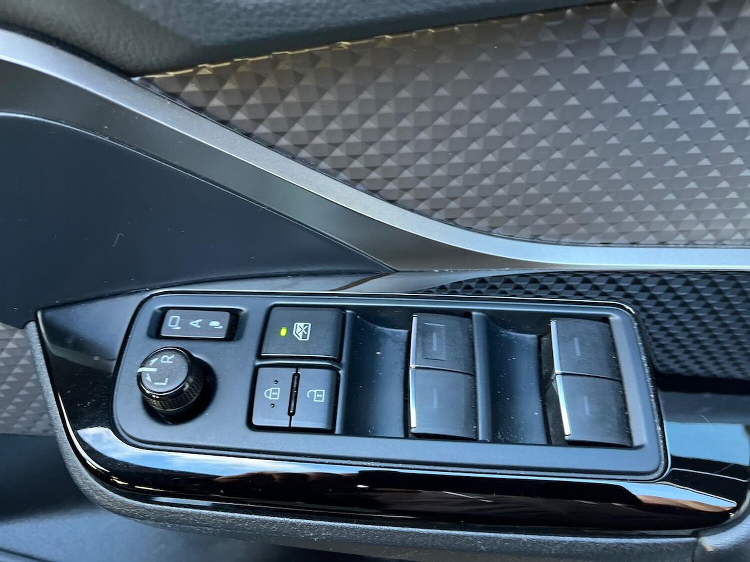 Used Toyota C-HR 2020 for sale - 76682586: Photo 21