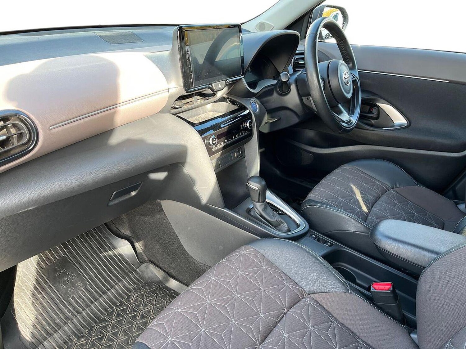 Used Toyota Yaris Cross 2022 for sale - 76324536: Photo 7