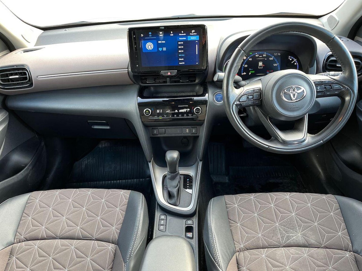 Used Toyota Yaris Cross 2022 for sale - 76324536: Photo 8