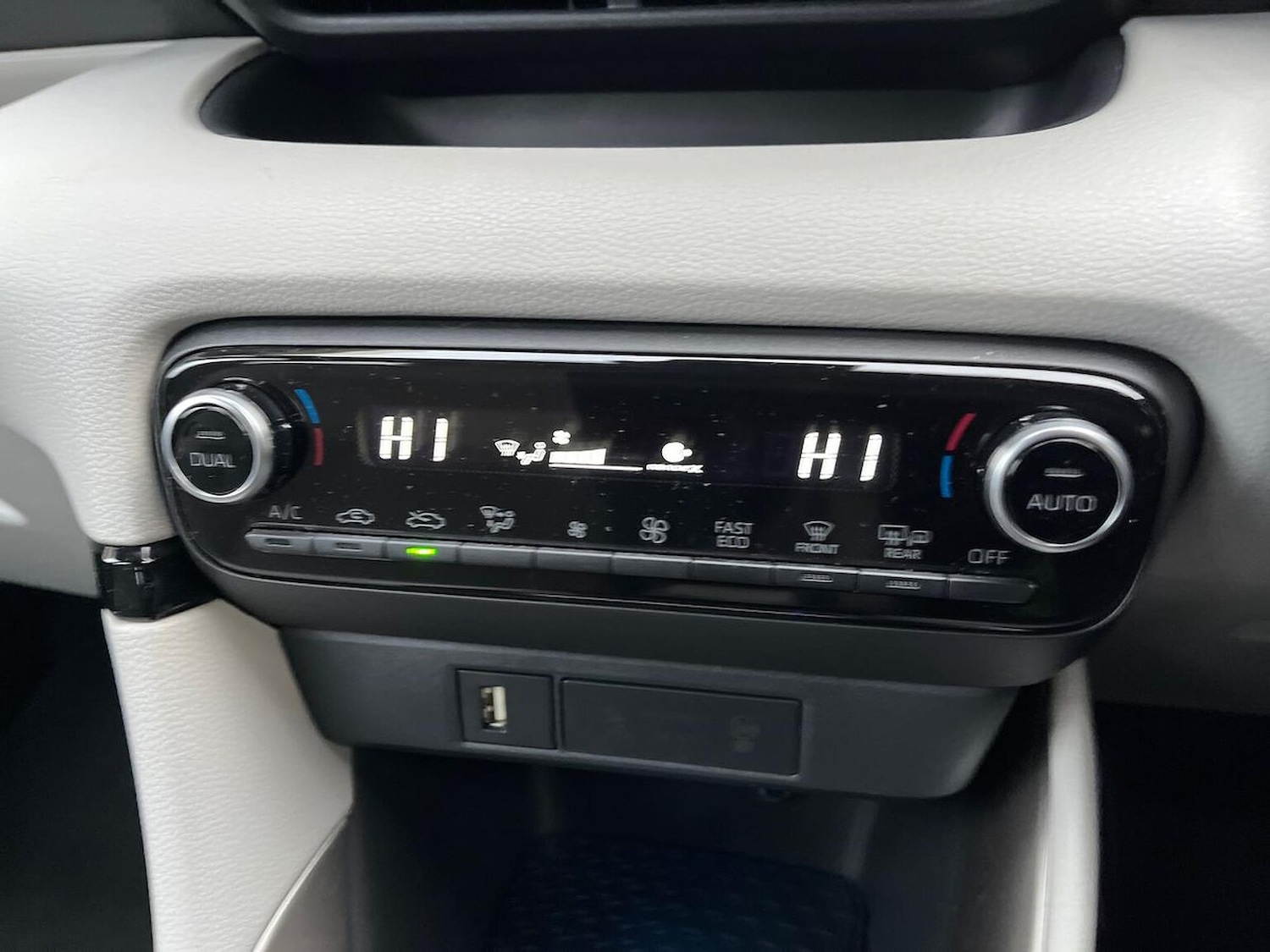 Used Toyota Yaris 2023 for sale - 77555284: Photo 12