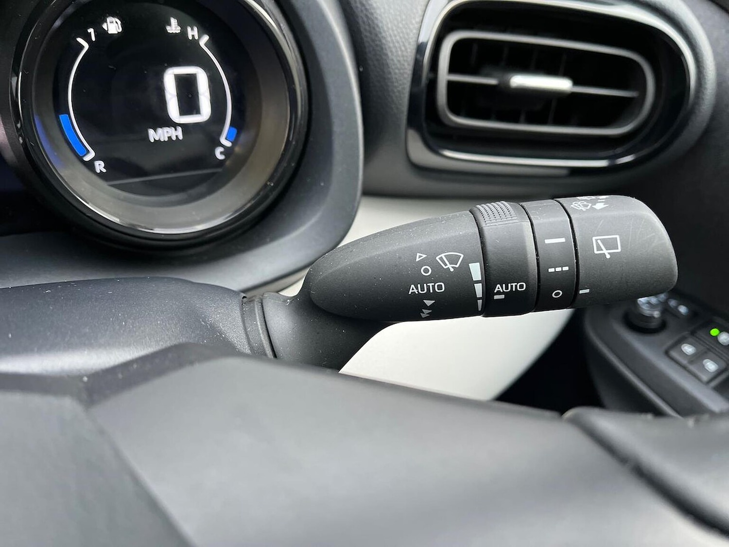 Used Toyota Yaris 2023 for sale - 77555284: Photo 28