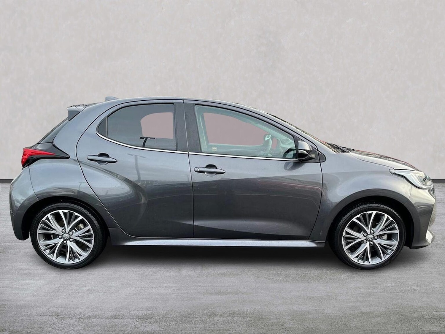 Used Toyota Yaris 2023 for sale - 77555284: Photo 3