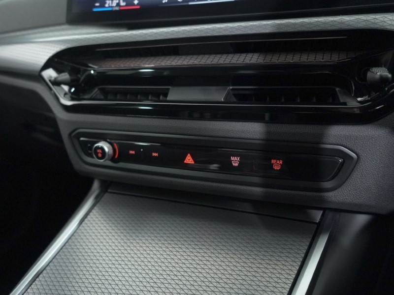 Used BMW 3 Series 2025 for sale - 77988581: Photo 32