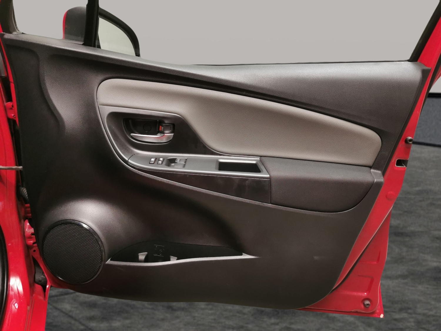 Used Toyota Yaris 2018 for sale - 76669992: Photo 25