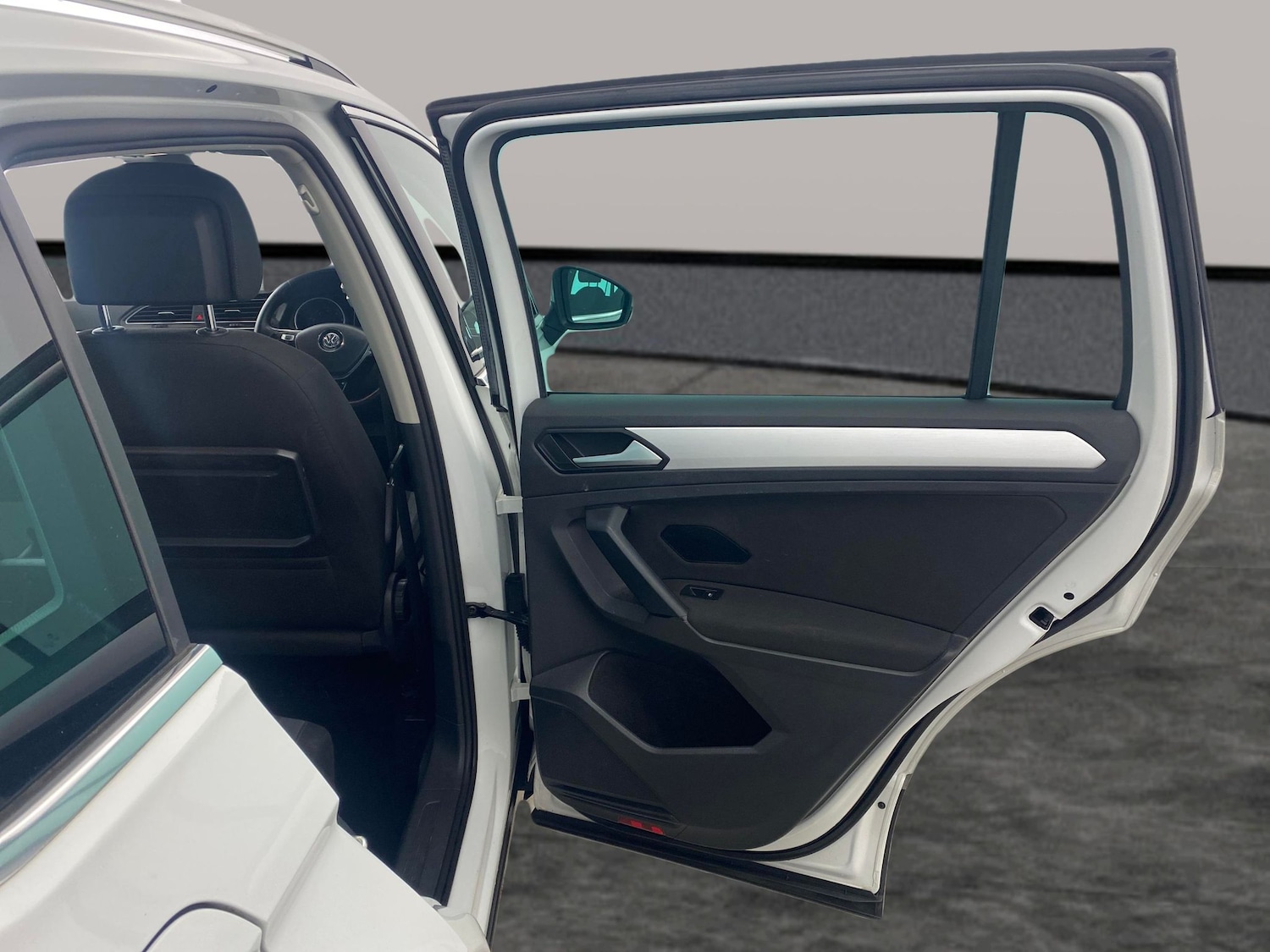 Used Volkswagen Tiguan 2019 for sale - 77262129: Photo 25