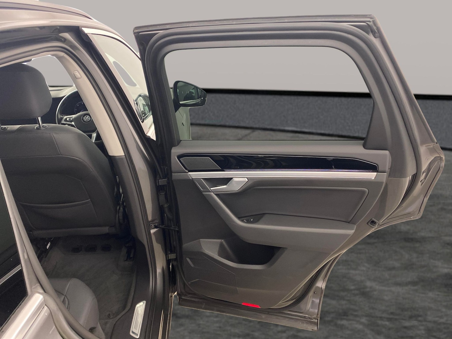 Used Volkswagen Touareg 2020 for sale - 77701783: Photo 27