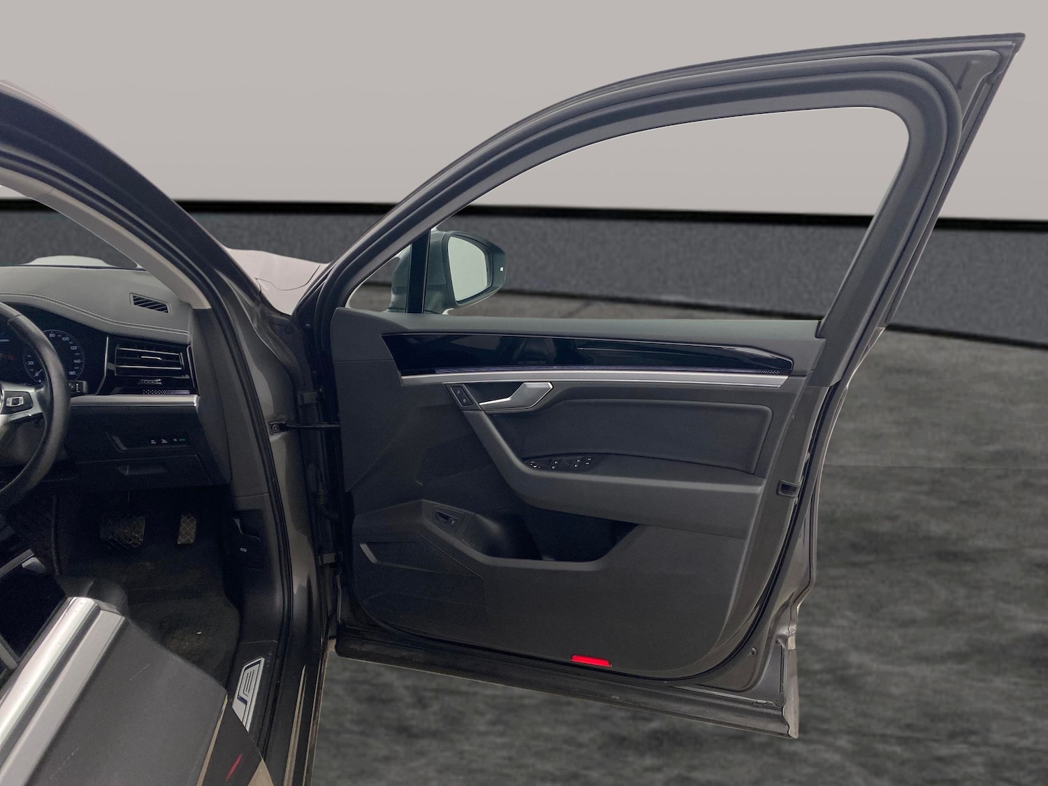 Used Volkswagen Touareg 2020 for sale - 77701783: Photo 28