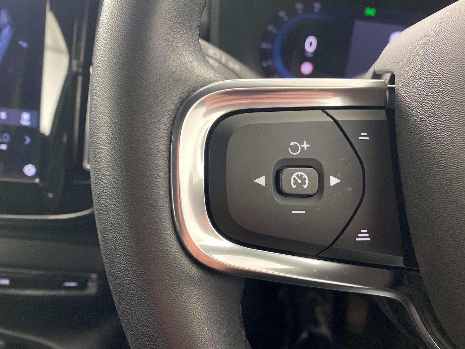 Used Volvo XC40 2022 for sale - 76344770: Photo 29