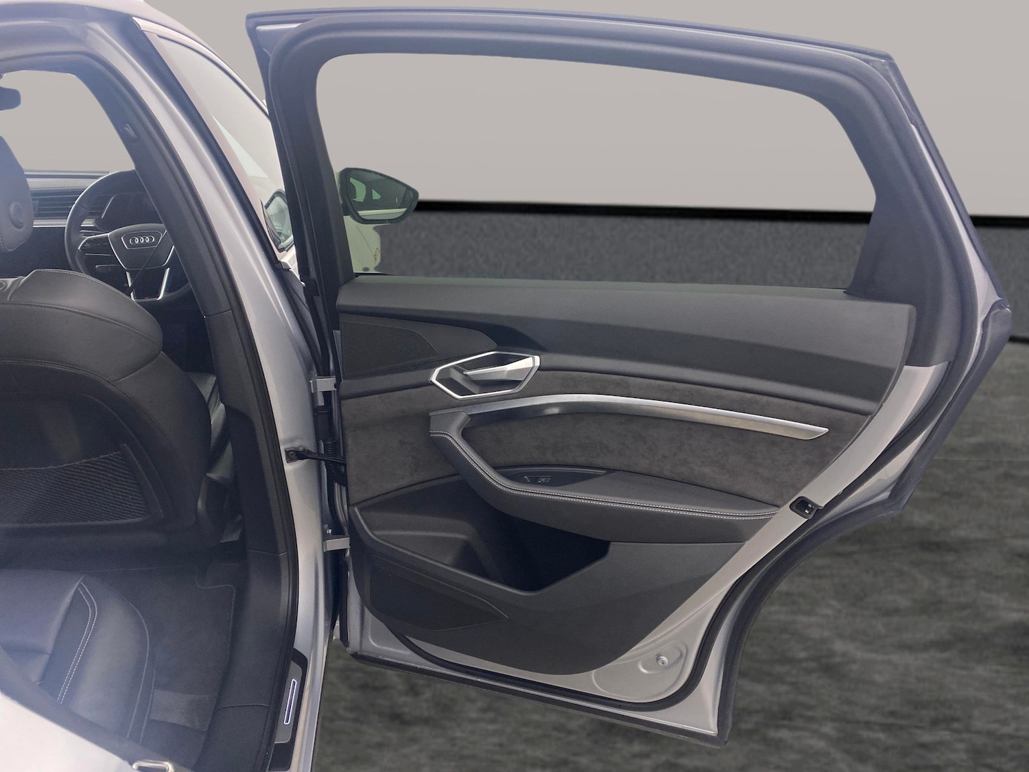 Used Audi e-tron 2023 for sale - 77248437: Photo 27