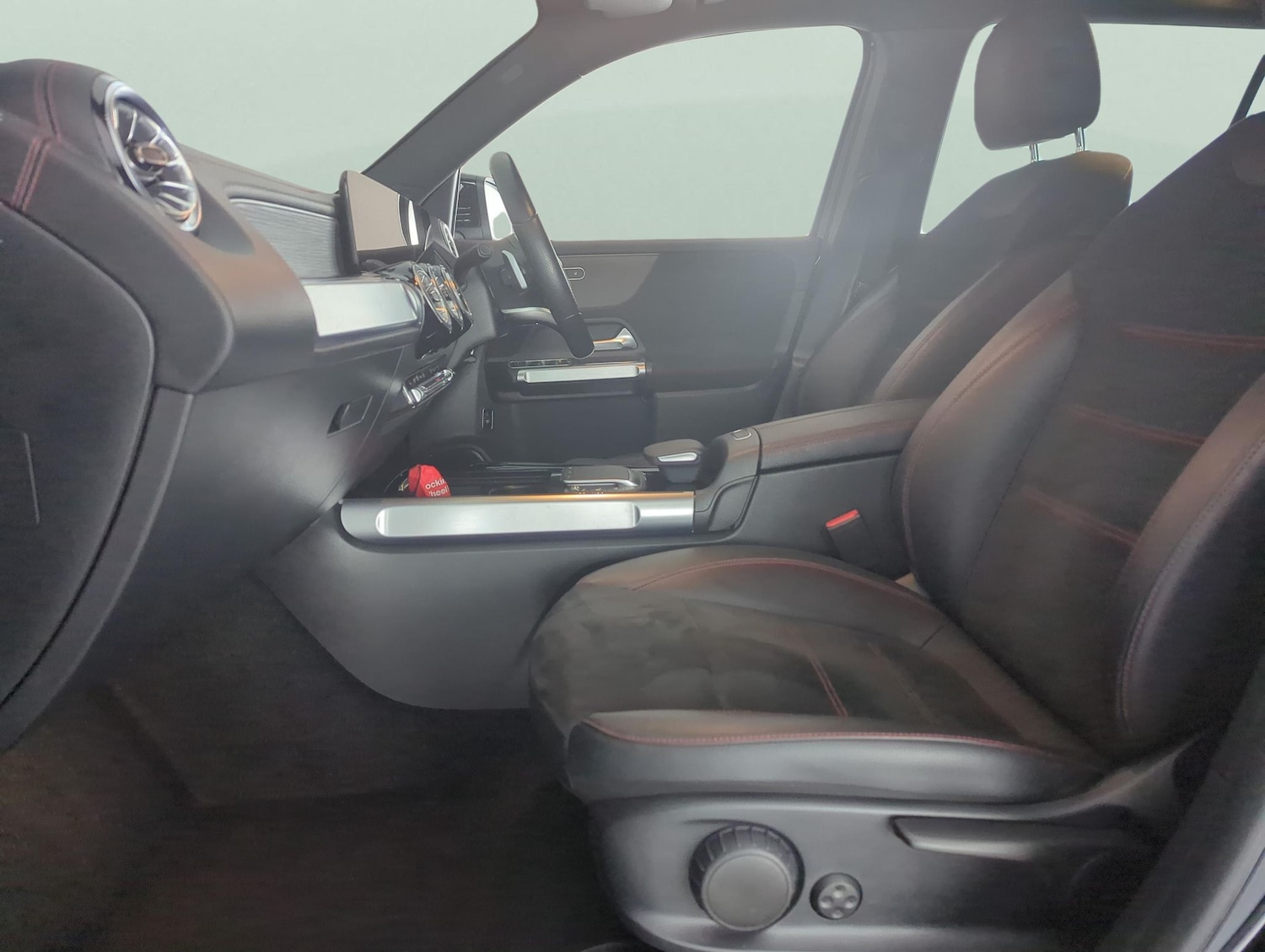 Used Mercedes-Benz EQB for sale - 77245925: Photo 4