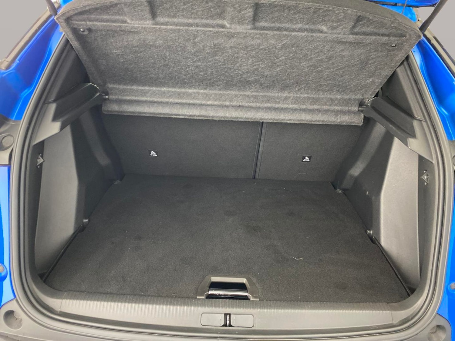 Used Peugeot E-2008 2020 for sale - 76707079: Photo 7