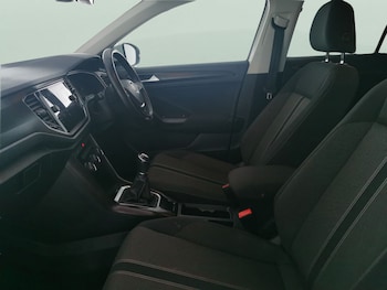 Used Volkswagen T-Roc 2019 for sale - 77418109: Photo