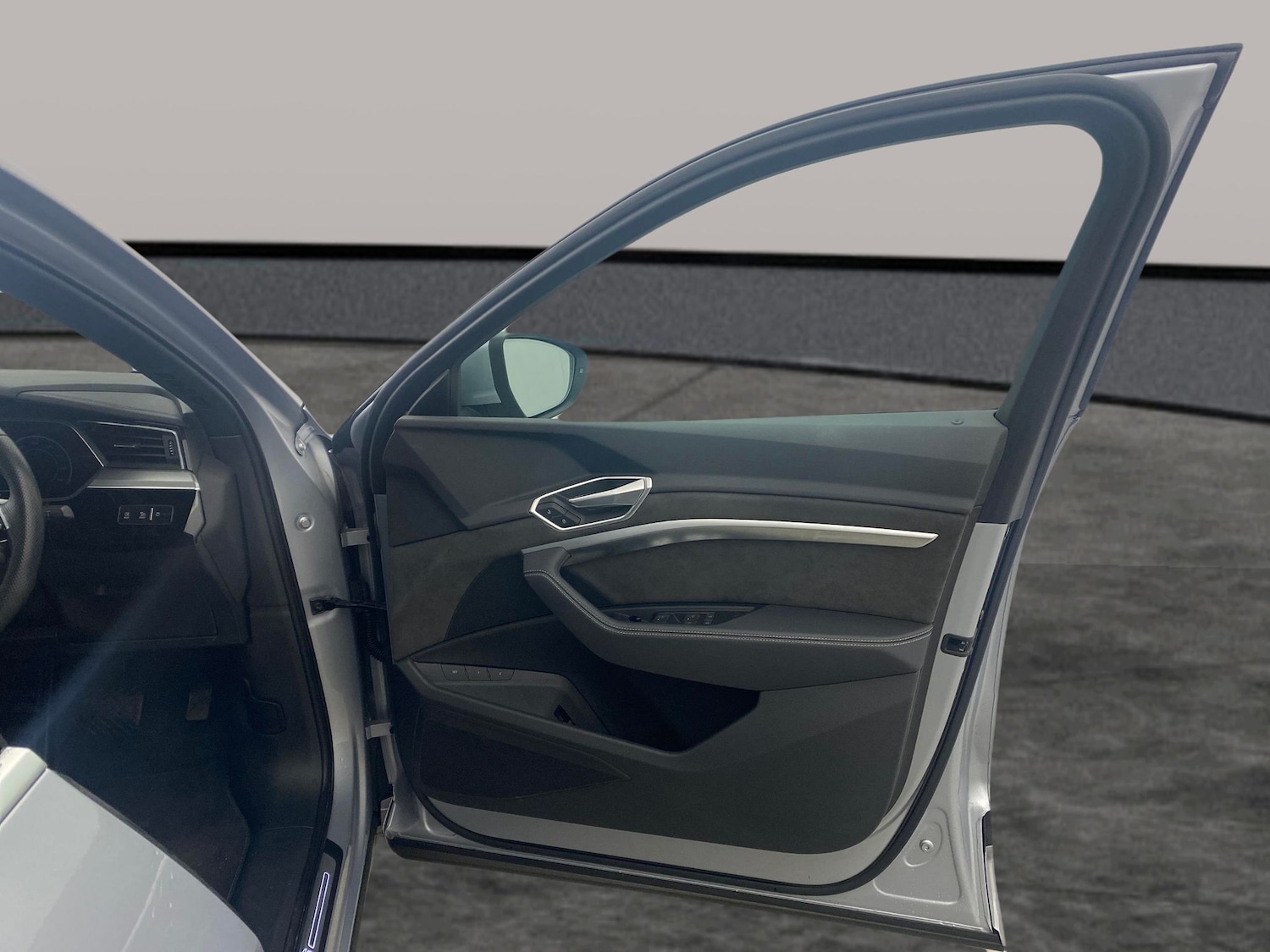 Used Audi e-tron 2023 for sale - 77294909: Photo 28