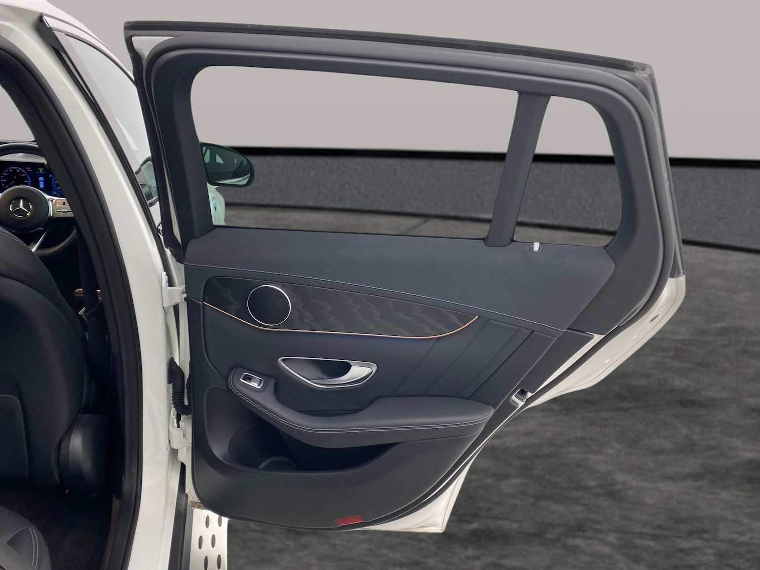 Used Mercedes-Benz EQC 2022 for sale - 76616000: Photo 29